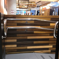Corrimão de inox com acabamento espelhado